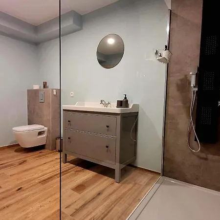 Les De La Fontaine De Brul