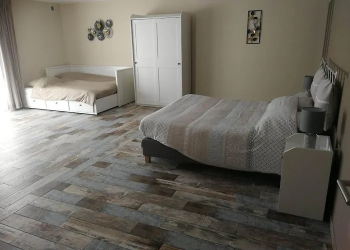 Les De La Fontaine De Brul Bed & Breakfast 3*